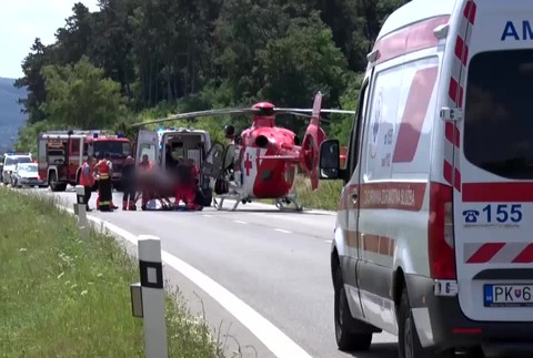 [multi]  Vážna kolízia auta a traktora 3098