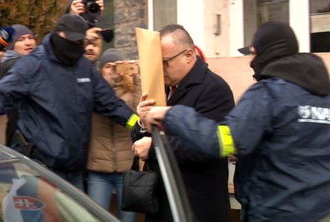 Šéfa Tiposu Jána Barcziho vyviedli kukláči v putách