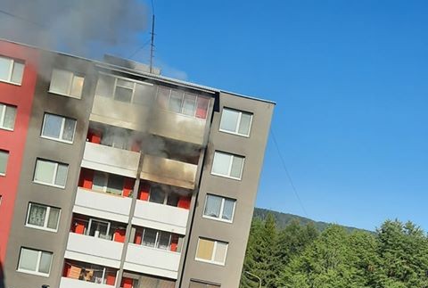 Požiar paneláku v Medzilaborciach