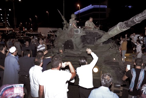 Turecko prevrat ľudia tank