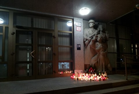 Zapálenie sviečok pre Lučanského