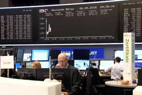 Svetová ekonomika je na krok od obchodnej vojny, ktorá by mohla prerásť do krízy