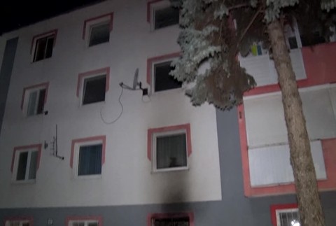 Smrad a chodby plné dymu. Požiar v bytovke si vyžiadal život 48-ročného muža