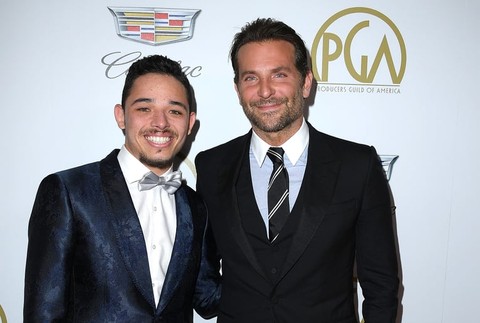 Anthony Ramos a Bradley Cooper