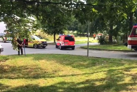 Vážna nehoda v Česku. Auto zrazilo kočík, jedno dieťa zomrelo, druhé je vo vážnom stave