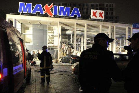 Riga pás strechy kolaps hasiči zranení 3