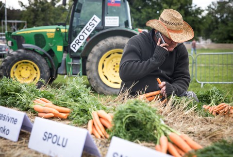 Okrúhly stôl od farmárov 