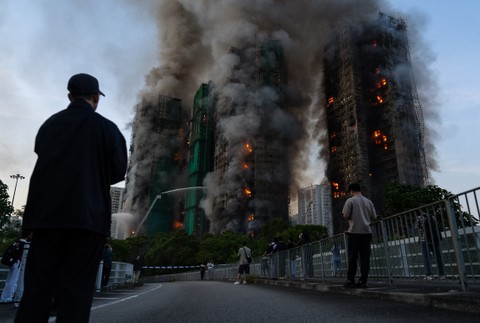 Po požiari obytného komplexu v Hongkongu hlásia obete