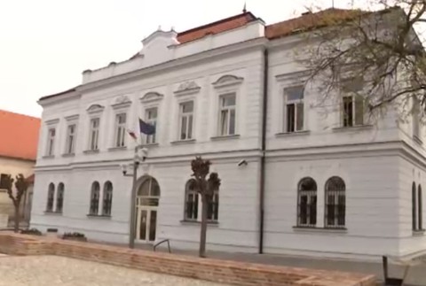 Dávid (17), ktorý prišiel na policajnú stanicu a priznal sa k vražde otca, stál pred súdom