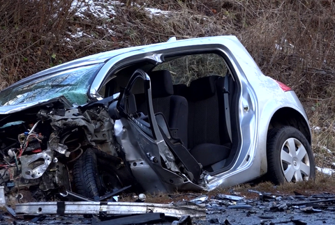 Nehoda dvoch áut si vyžiadala letecký transport. V jednom z áut ostal zakliesnený vodič