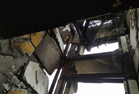 Zverejnili fotografie paneláka po tragédii