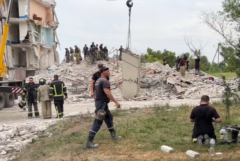 Útok na obytný dom si vyžiadal najmenej 15 obetí