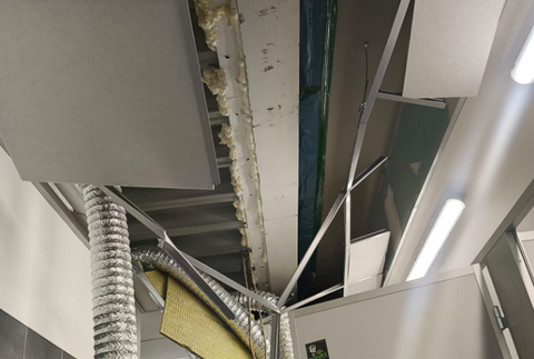 Zničené toalety v Košickej Futbalovej Aréne po zápase 3