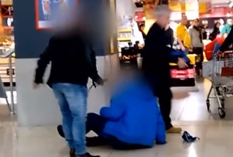 Incident v nákupnom centre. Pracovník SBS firmy verzus zákazník