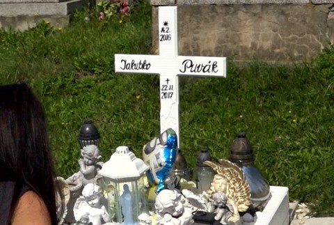 Pochovala len ročného syna. Matka je presvedčená, že pochybila nemocnica