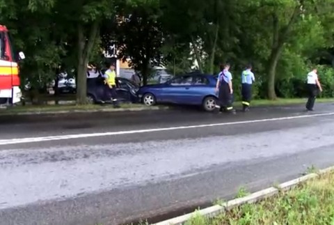 Vodička videla ako rozbité auto naráža a jazdí krížom, krážom. Rútil sa aj na ňu