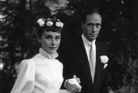 Audrey Hepburn sa v roku 1954 vydávala v šifónových šatách Balmain