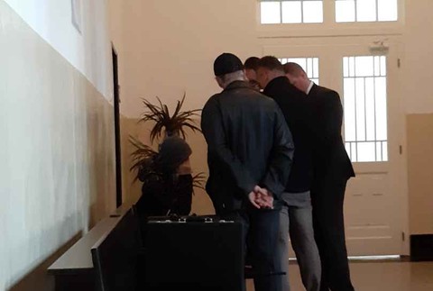 Krajský súd rozhoduje o verdikte pre 14-ročného chlapca, ktorý mal bodnúť svojho kamaráta