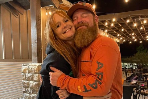 Jake Flint s manželkou B