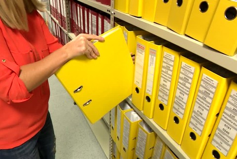 Kupónová privatizácia straší aj po desaťročiach. Exekútori naďalej vymáhajú dlhy