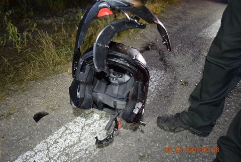 prilba mladíka po nehode 