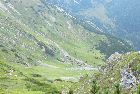 Záchranná akcia so smutným koncom. 65-ročný turista neprežil pád