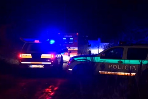 Nešťastie v Rusovciach. Mladík vyliezol na vagón a začal horieť