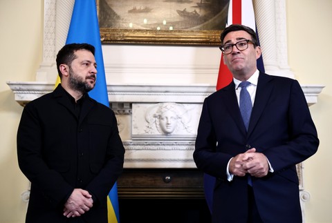 Volodymyr Zelenskyj sa stretol s britským kráľom a premiérom