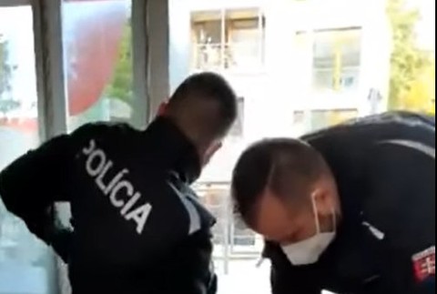 Násilný zásah polície v Prievidzi