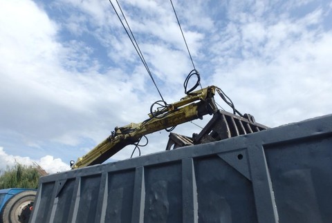 Pokazené trakčné vedenie pri Šali 