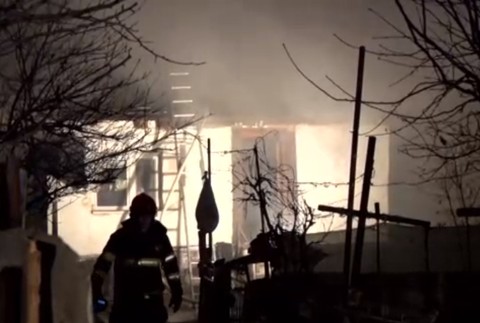 O strechu nad hlavou prišli dve rodiny s deťmi. V mrazivej noci čakali na pomoc 