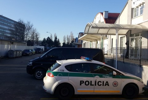 V Bratislave zasahuje NAKA. Stopy holandských kolegov ich zaviedli až na Slovensko