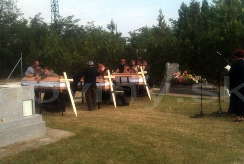 Hurbanovo_obete_policajt_streľba_posledná rozlúčka_pohreb_2