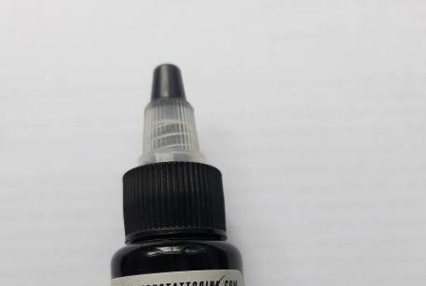 čierna farba na tetovanie