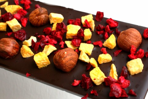 Čokoláda biela mliečna horká ozdoby ovocie výroba chocolatierka