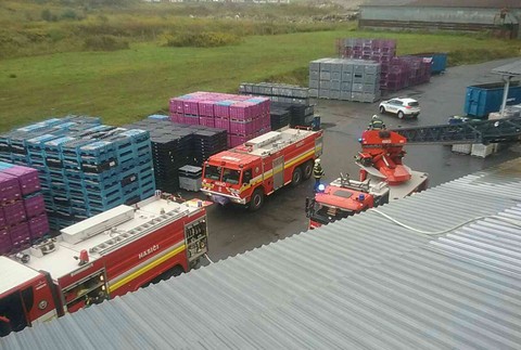  Halu v Lomnici zasiahol požiar, hasiči s ohňom bojujú už hodiny