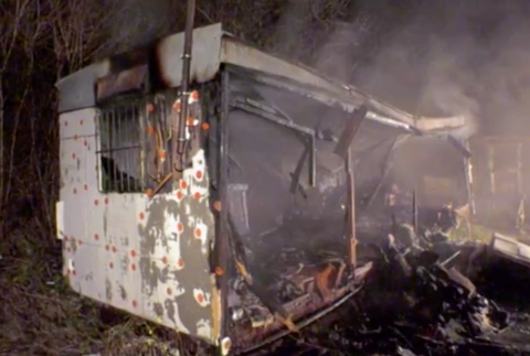 Starčeka našli bez známok života vo vyhorenej unimobunke 