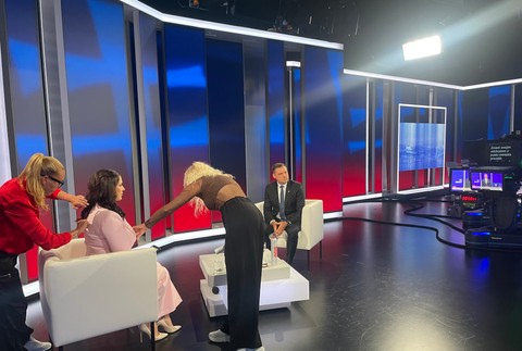 Politika 24 s Tomášom Tarabom