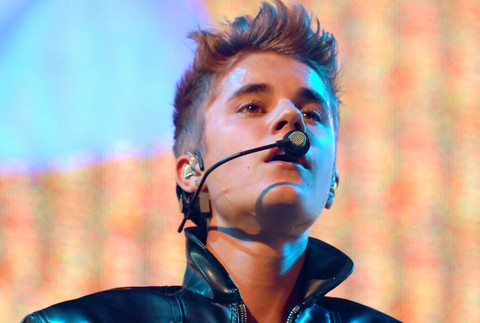 Justin Bieber spieva koncert