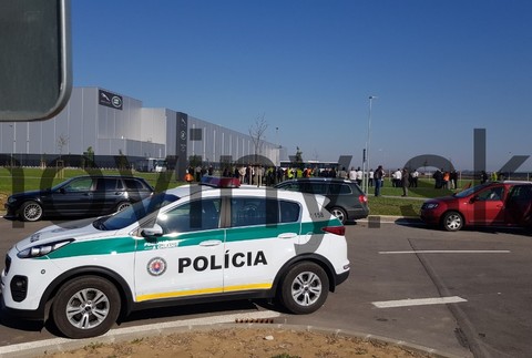 Evakuácia Jaguáru pre bombu 