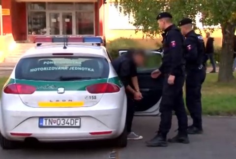 Policajti chytili sprejera. Sloboda, rovnosť a bratstvo ho poslali pred súd