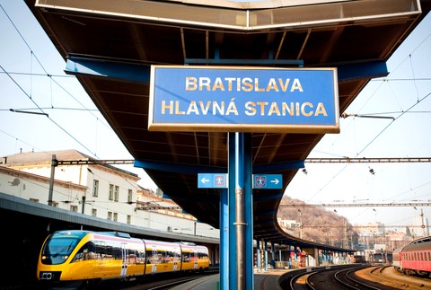 perón nástupište tabuľa Bratislava hlavná stanica