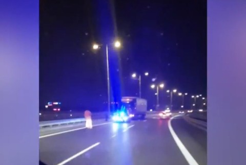 Nočný zásah policajtov. Opitý kamionista jazdil na D1 v protismere
