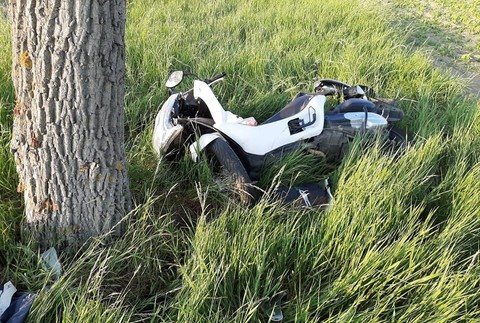 Tragická nehoda pri Dunajskej Strede: Motorkár neprežil náraz do stromu