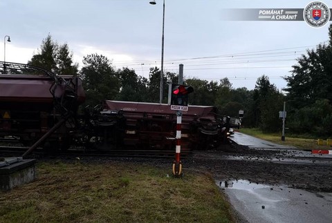 V malackom okrese sa vykoľajil vlak. 