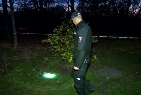 [multi] Naháňali auto 16848