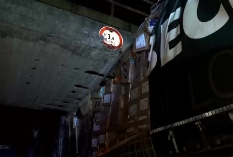 [multi] Havarovaný kamión 9076