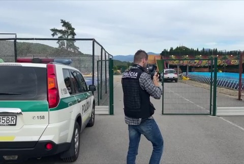 [multi] Valčianska dolina - prevrátilo nafukovací hrad 1645