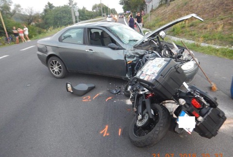 Nehoda automobilu a motocykla