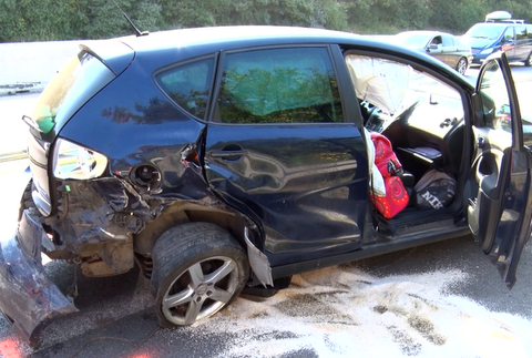 Zrážka troch vozidiel uzavrela diaľnicu do Košíc, v oboch smeroch to spôsobilo kolóny 